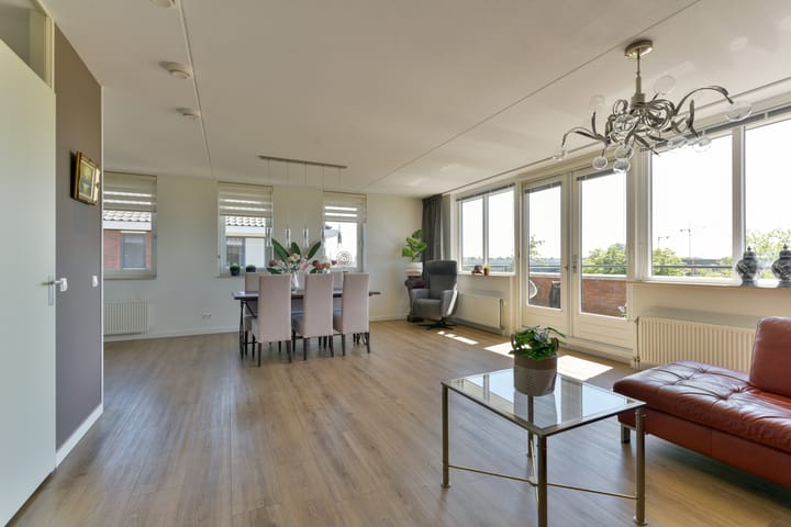 Foto 15 van Burgemeester Van den Helmlaan 85