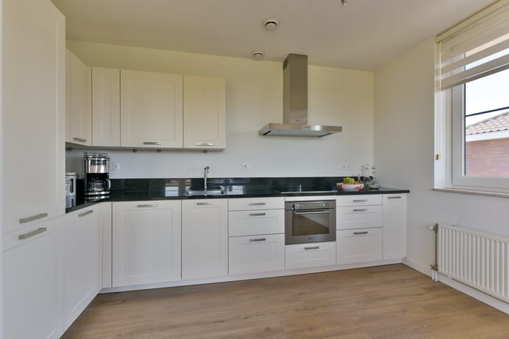 Foto 18 van Burgemeester Van den Helmlaan 85