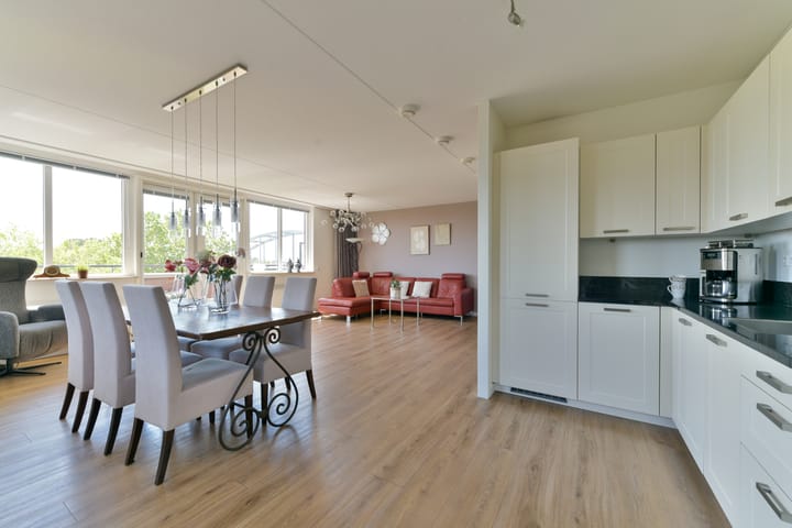 Foto 21 van Burgemeester Van den Helmlaan 85