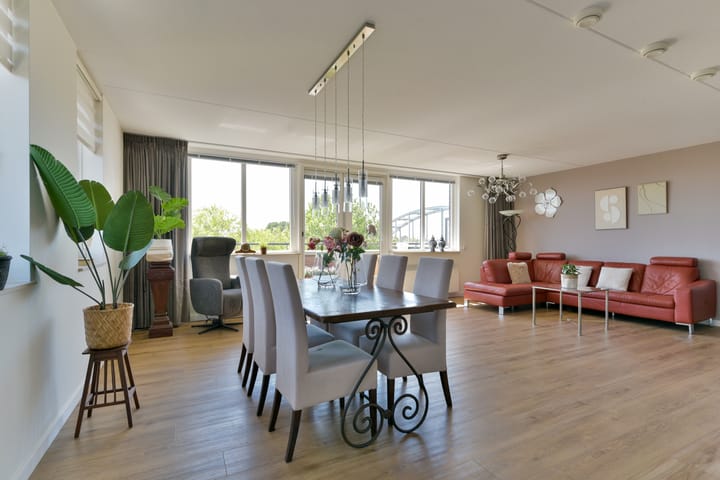 Foto 22 van Burgemeester Van den Helmlaan 85