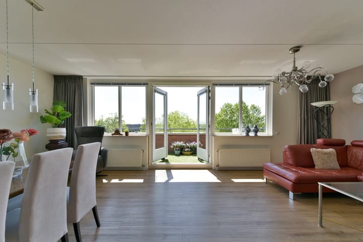 Foto 23 van Burgemeester Van den Helmlaan 85