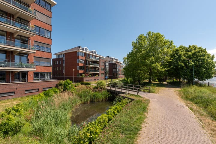 Foto 26 van Burgemeester Van den Helmlaan 85