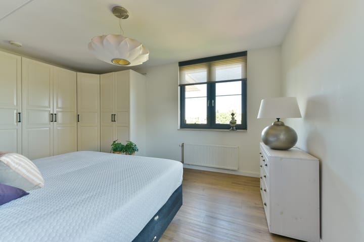 Foto 31 van Burgemeester Van den Helmlaan 85