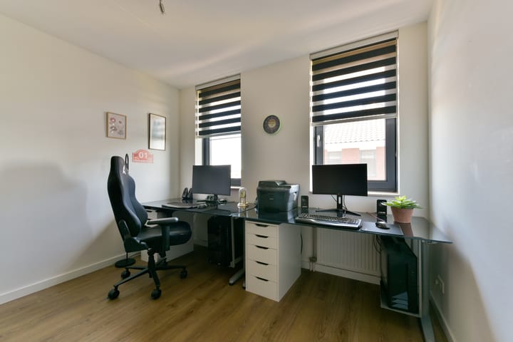 Foto 34 van Burgemeester Van den Helmlaan 85