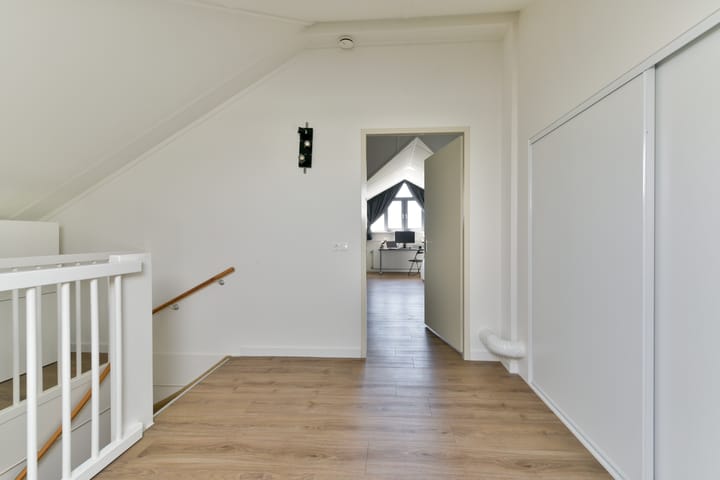 Foto 42 van Burgemeester Van den Helmlaan 85