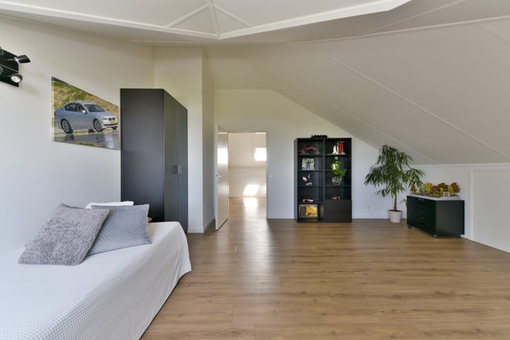 Foto 48 van Burgemeester Van den Helmlaan 85