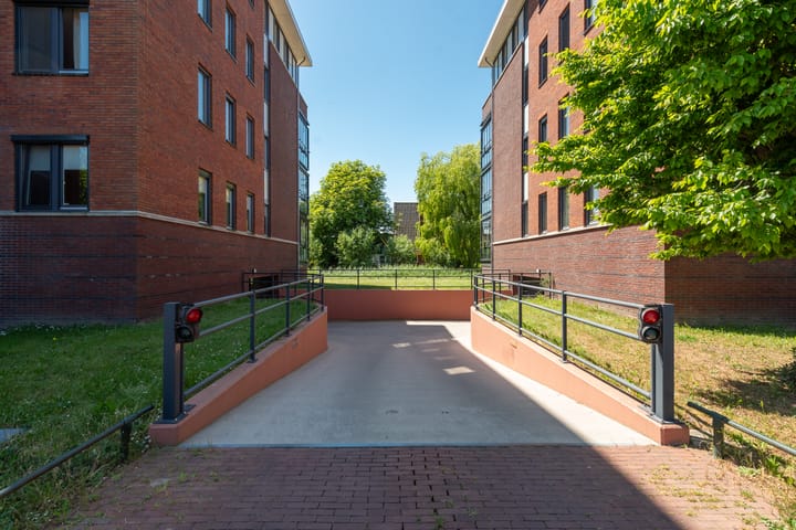 Foto 50 van Burgemeester Van den Helmlaan 85