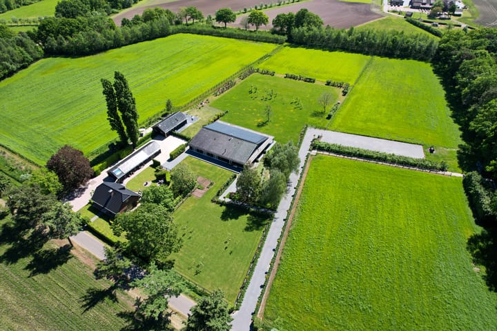 Jolinkdijk 6-en 6A, Halle