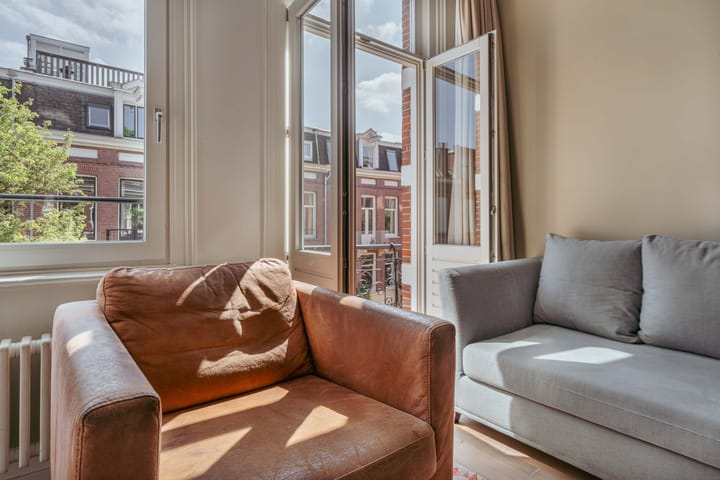 Foto 9 van Brederodestraat 4-2