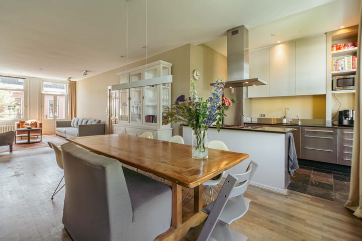 Foto 15 van Brederodestraat 4-2