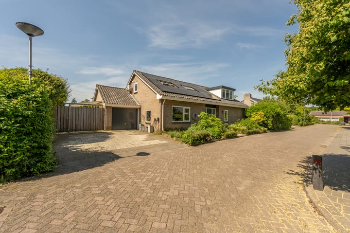 Foto 1 van van Limburg Stirumlaan 13