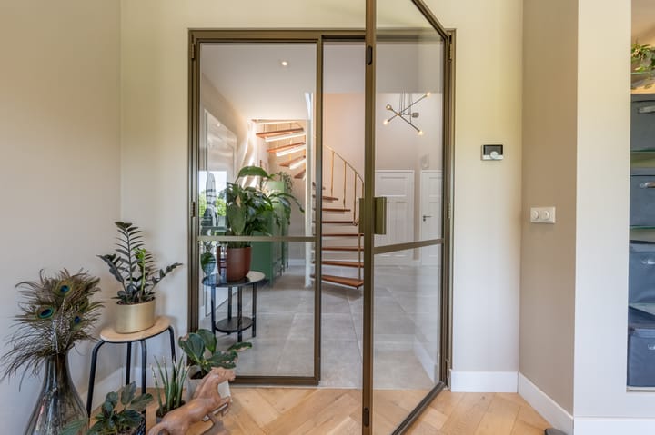 Foto 7 van van Limburg Stirumlaan 13