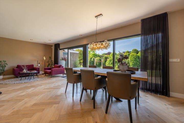 Foto 8 van van Limburg Stirumlaan 13