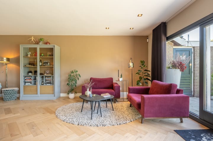 Foto 11 van van Limburg Stirumlaan 13