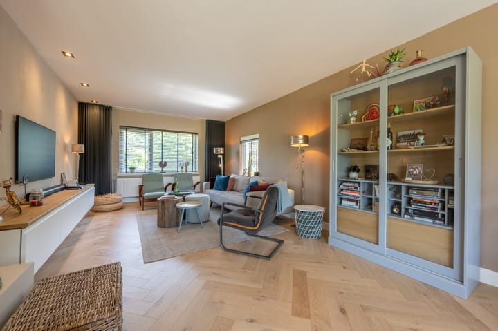 Foto 15 van van Limburg Stirumlaan 13