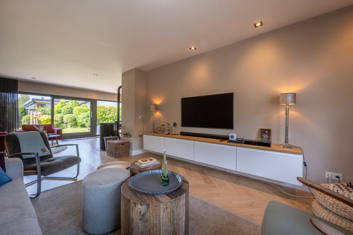 Foto 17 van van Limburg Stirumlaan 13