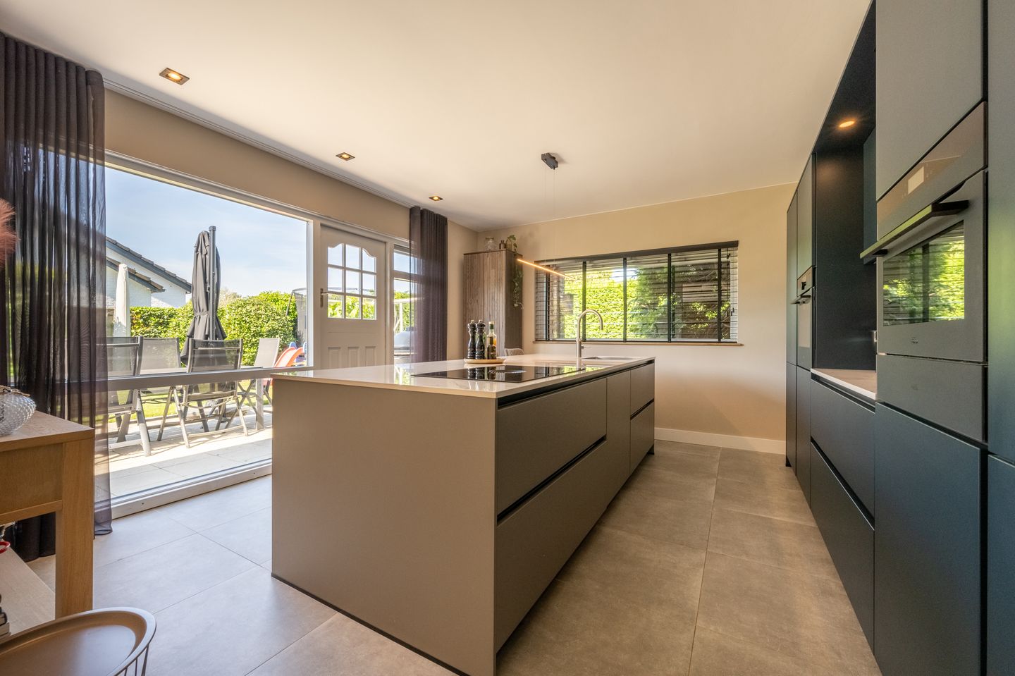 Foto 20 van van Limburg Stirumlaan 13