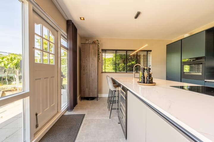 Foto 22 van van Limburg Stirumlaan 13