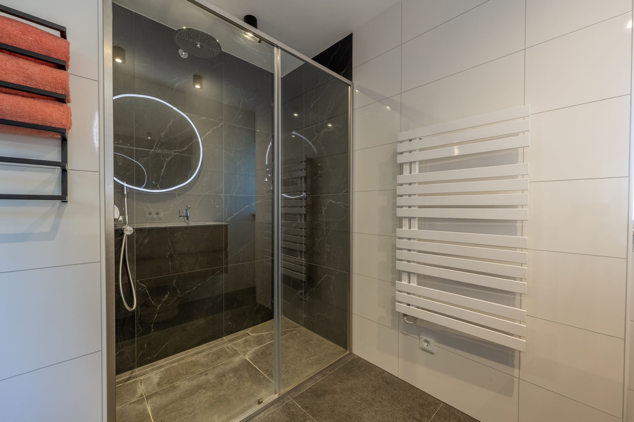 Foto 33 van van Limburg Stirumlaan 13