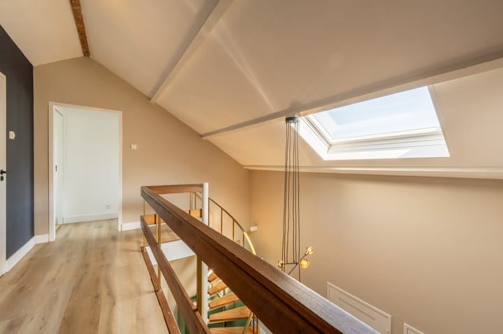 Foto 39 van van Limburg Stirumlaan 13