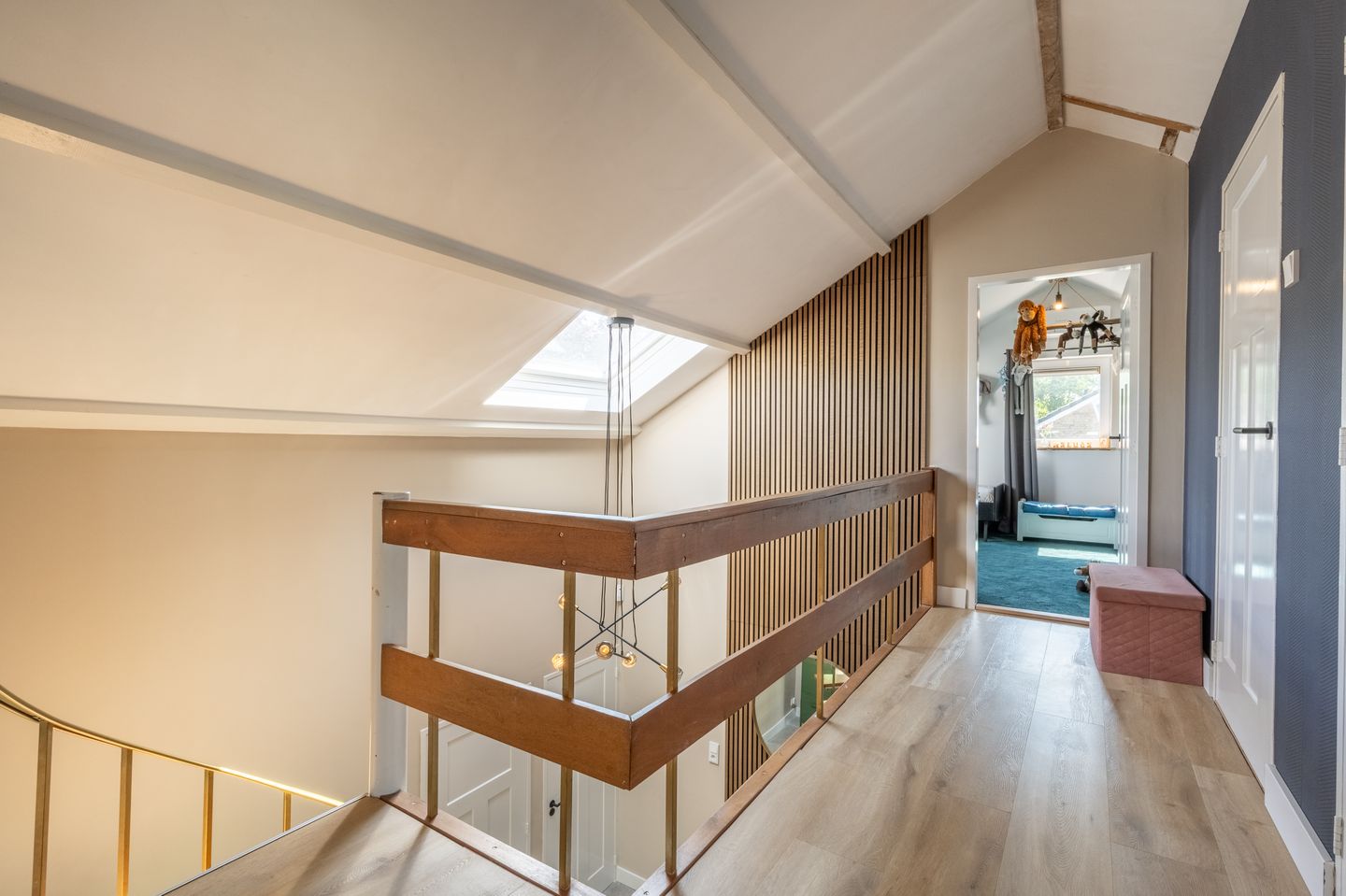 Foto 40 van van Limburg Stirumlaan 13