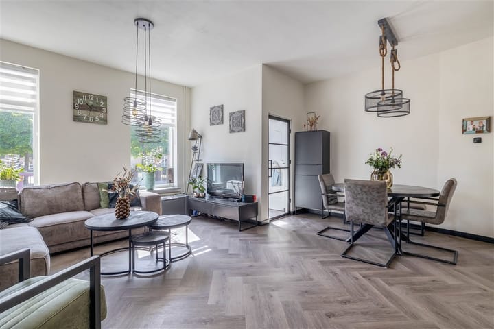 Foto 2 van Middenweg 8