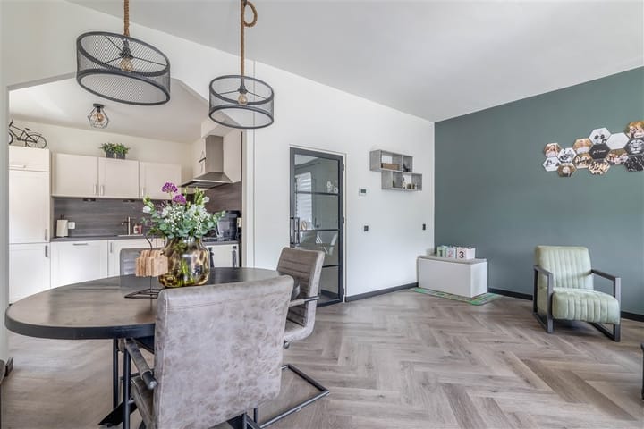 Foto 9 van Middenweg 8