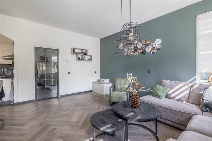 Foto 10 van Middenweg 8