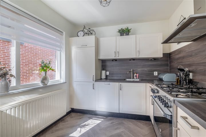 Foto 13 van Middenweg 8