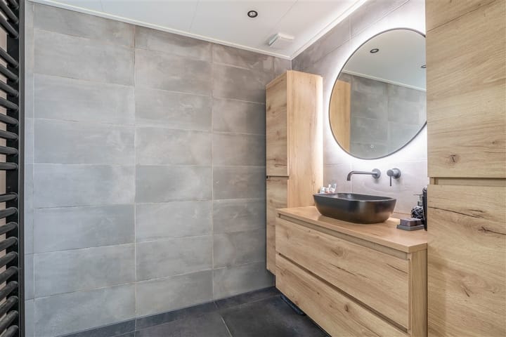 Foto 16 van Middenweg 8