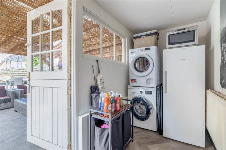 Foto 18 van Middenweg 8