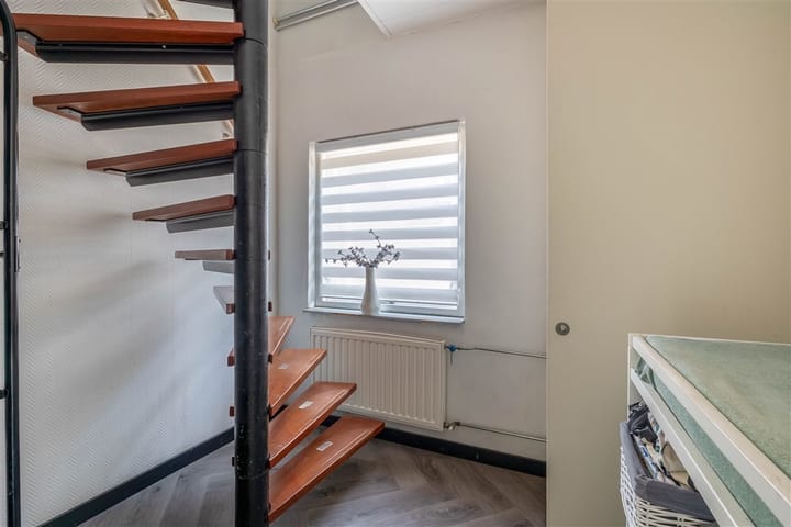 Foto 19 van Middenweg 8