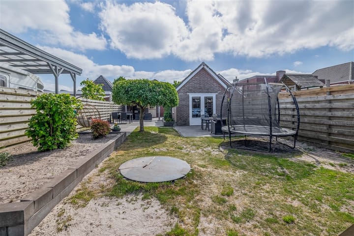 Foto 36 van Middenweg 8