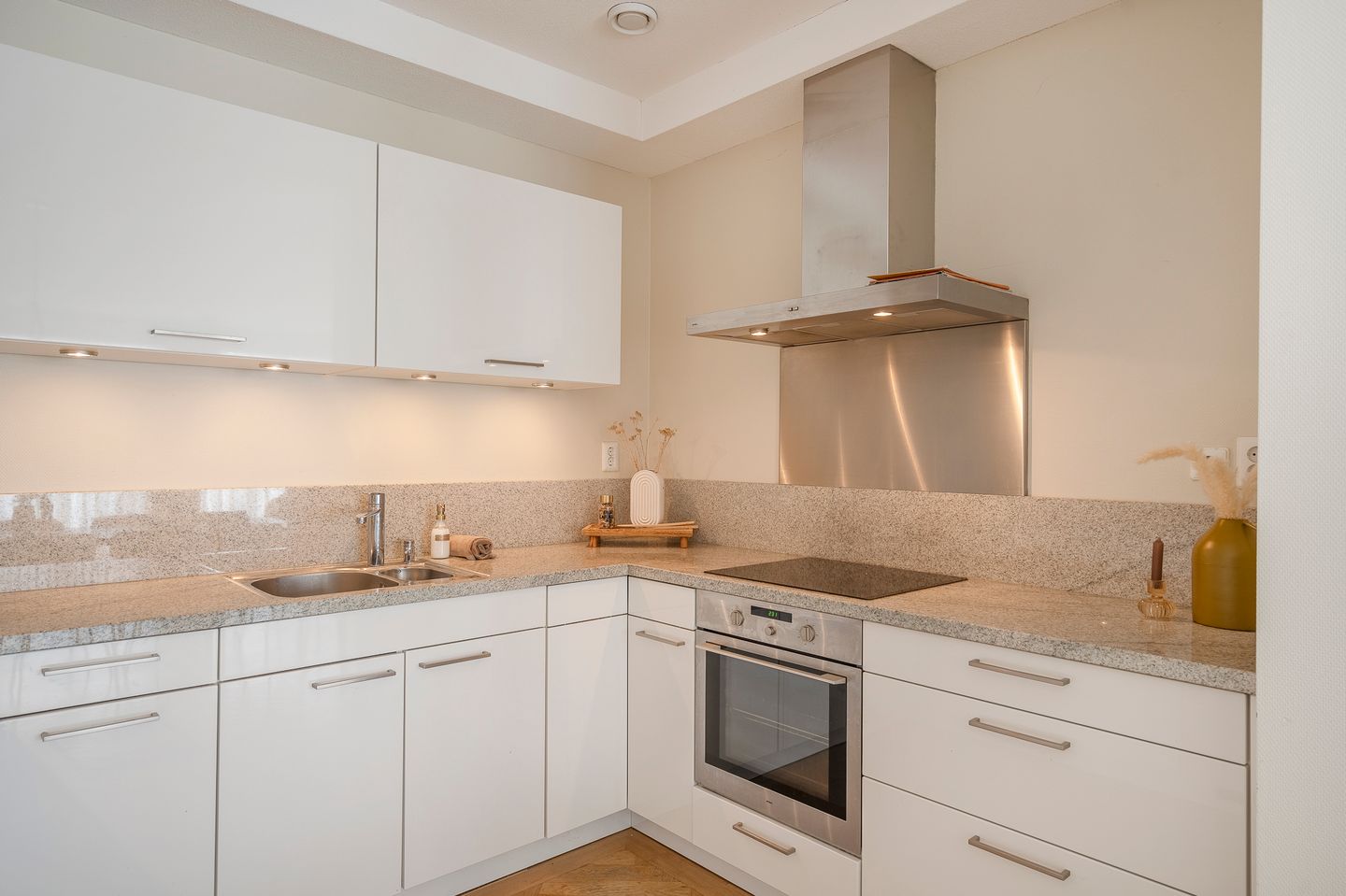 Foto 20 van Johan de Wittstraat 111