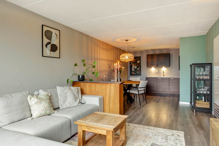 Photo 6 of Wilhelminastraat 273