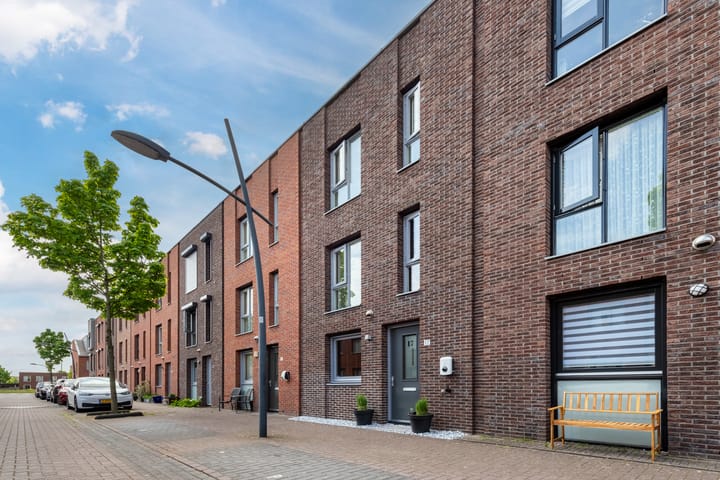 Foto 1 van Nevenspoor 17