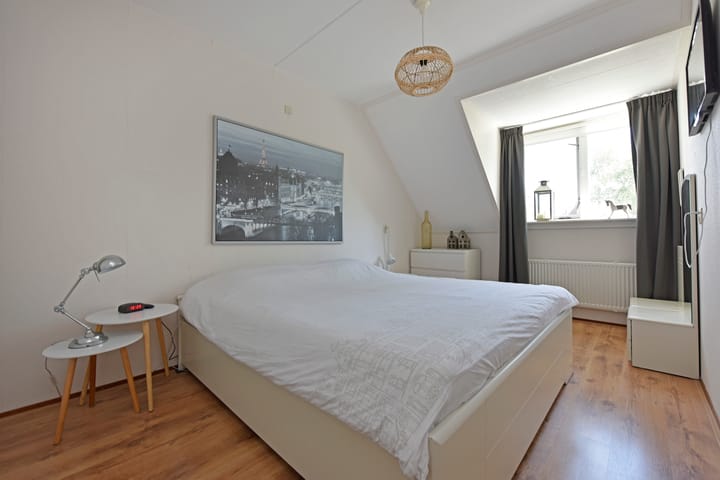 Foto 12 van Jacob van den Damstraat 25