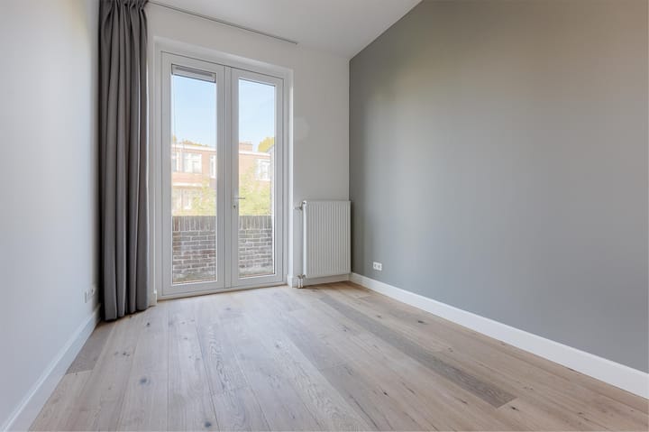 Foto 28 van Van Lansbergestraat 156