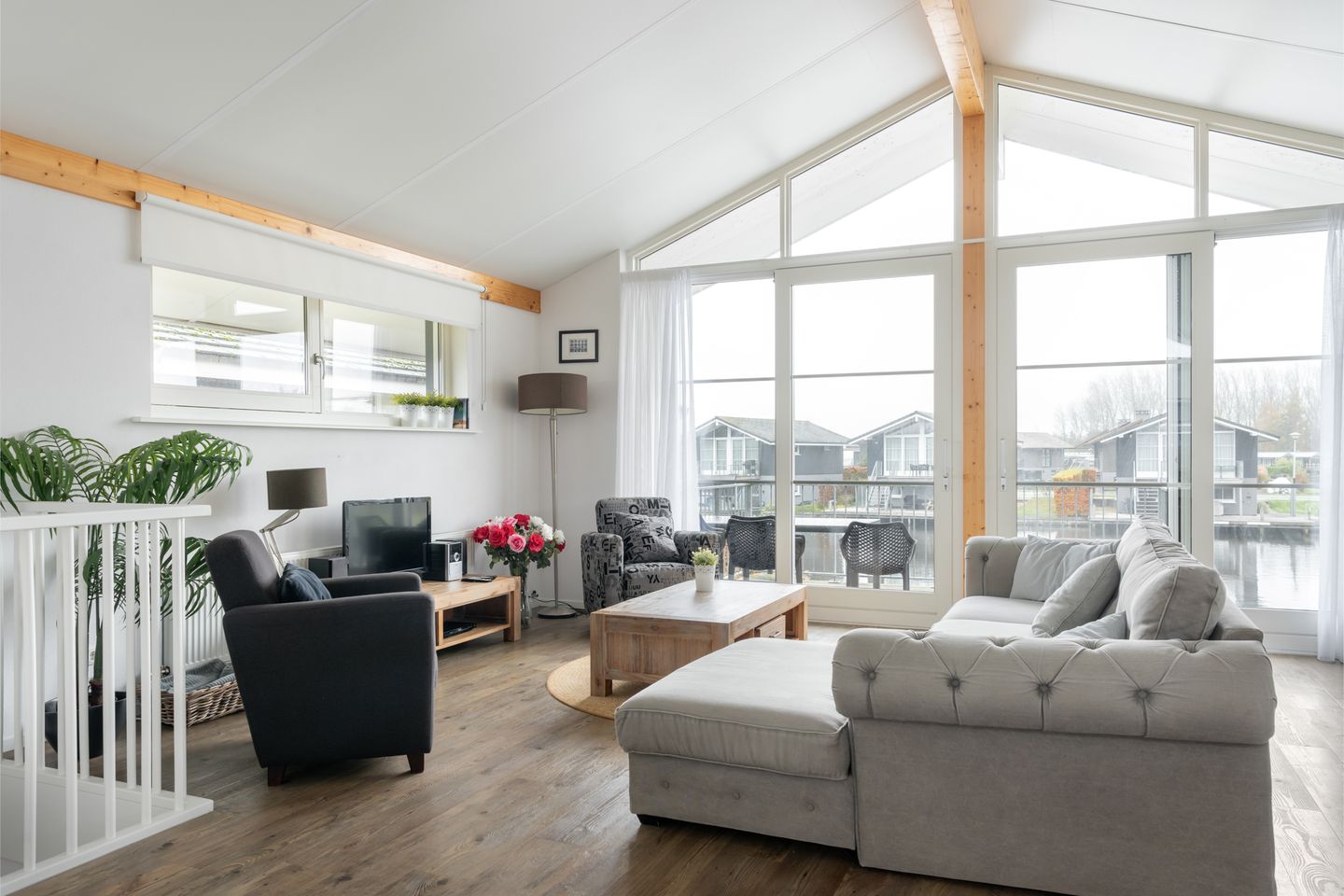 Foto 14 van Jongebuorren 25