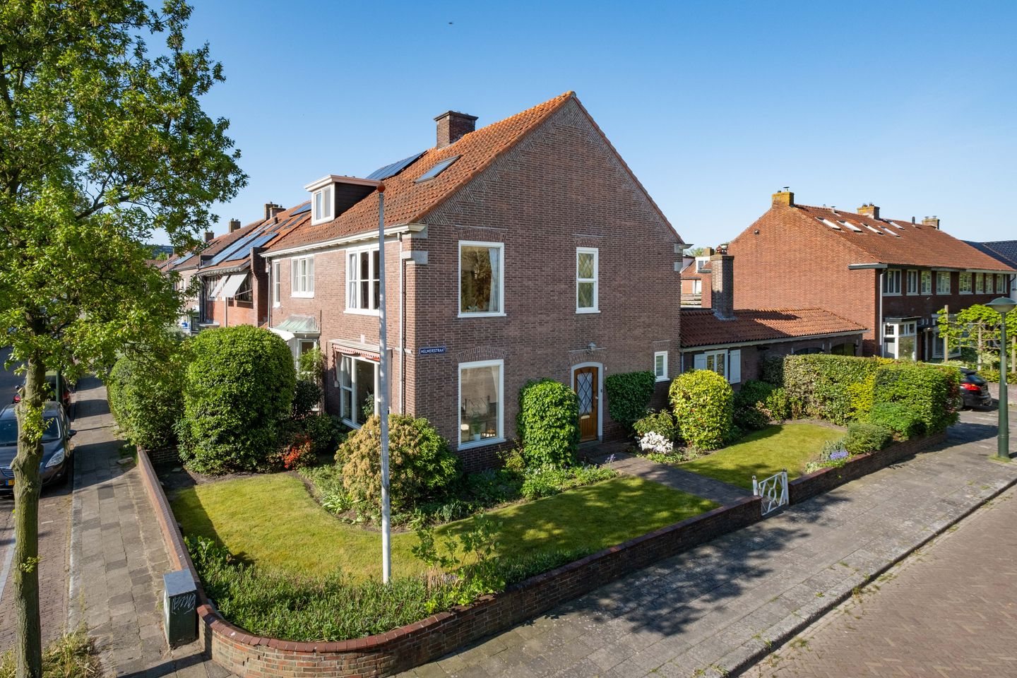 Foto 1 van Helmersstraat 1