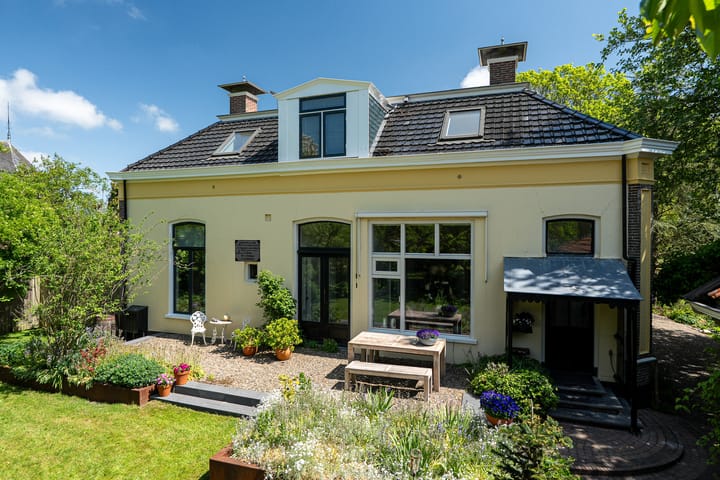 Photo 2 of Tsjerkeleane 1