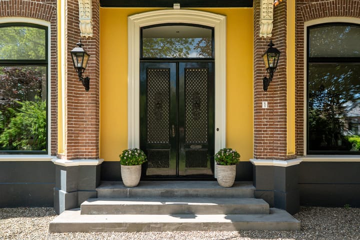 Photo 4 of Tsjerkeleane 1