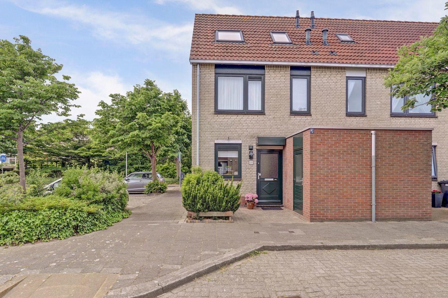 Photo 1 of Zeearend 24