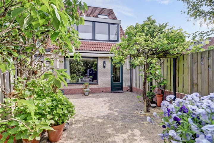 Photo 21 of Zeearend 24