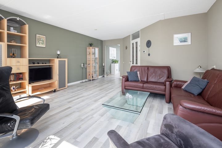 Foto 10 van Middenweg 123