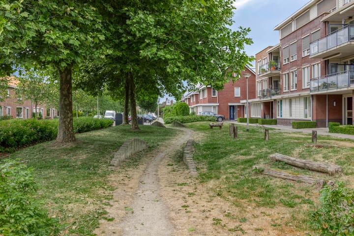 Foto 30 van Admiraal de Ruyterlaan 14-F