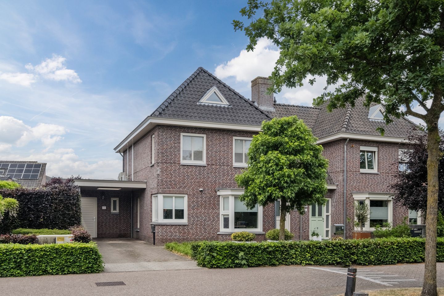 Foto 1 van Weegbree 62