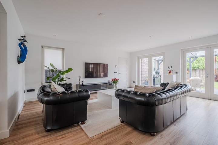 Foto 5 van Weegbree 62