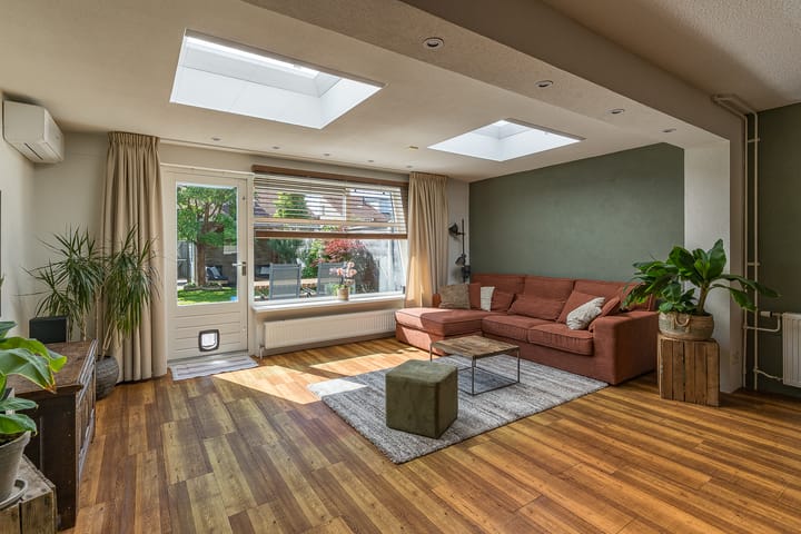 Photo 10 of Weidevogellaan 63