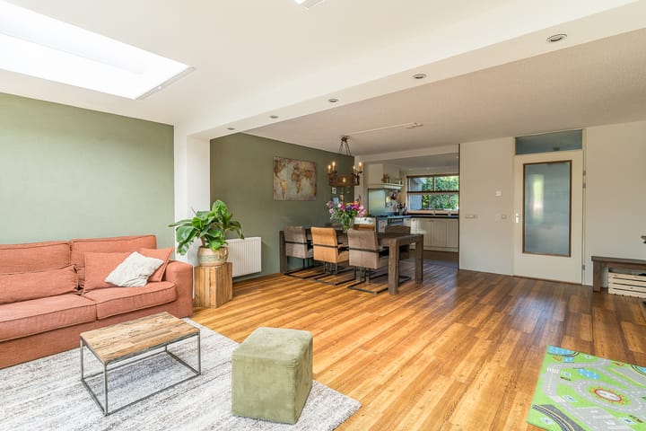 Photo 13 of Weidevogellaan 63